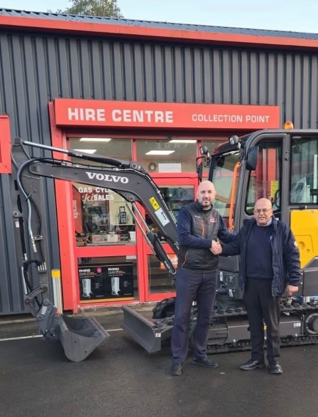 Grant Ferguson, manager of Carvers Hire with Kevin Pawley