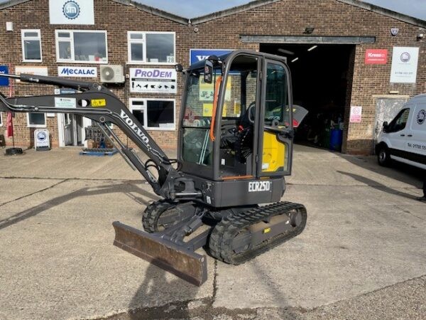 VOLVO ECR25D Excavator Year 2022 Hours 291